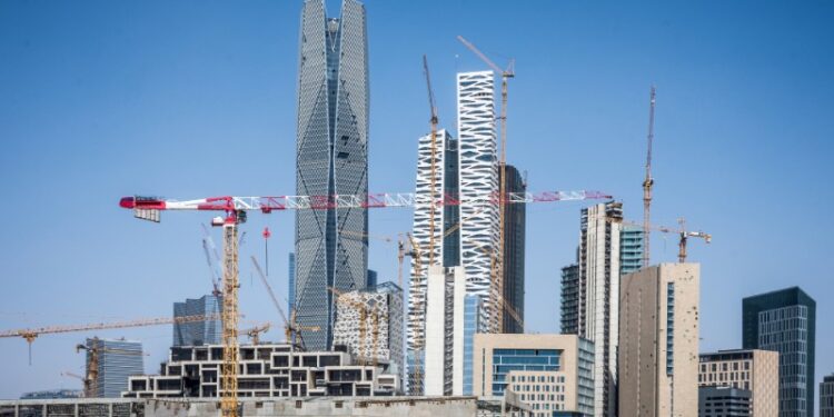 نمو قطاع الإنشاءات التجارية في السعودية 2024