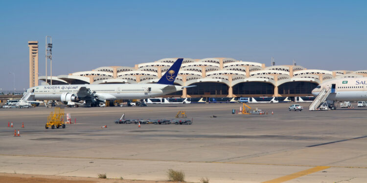 تأثير الطيران في الشرق الأوسط 2025: دفع النمو الاقتصادي